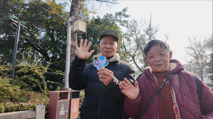 游客拿到景民卡
