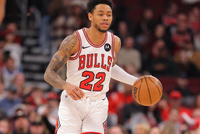 明天对阵公牛！沃尔什：我们得好好防住安芬尼·西蒙斯打爆他