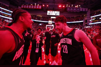 不忘老队友！申京晒与杰伦·格林昔日同框照：生日快乐兄弟