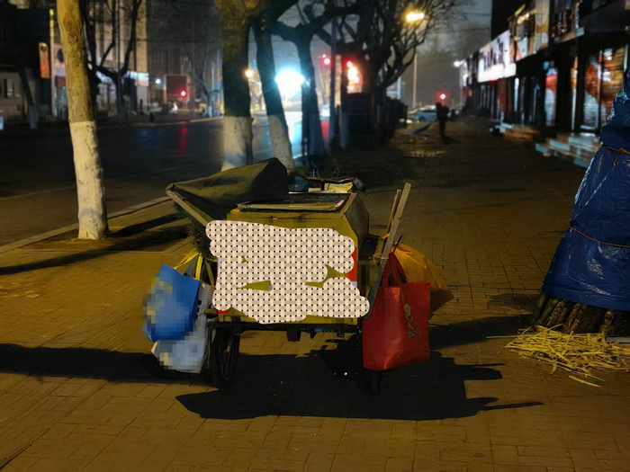 环卫作业车。凤凰网《风暴眼》摄