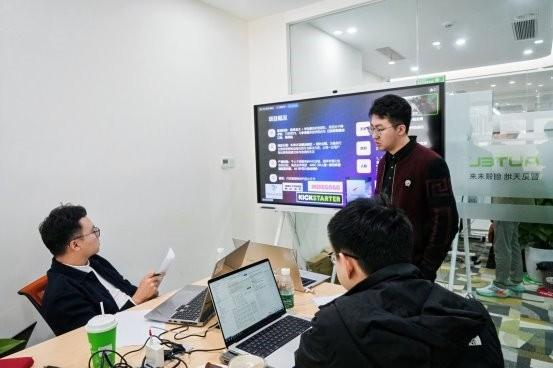 图：选手线下参赛答辩现场