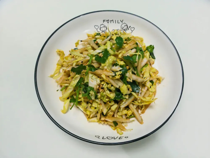 ​图：凉拌大白菜丝，自己做的+自己拍的