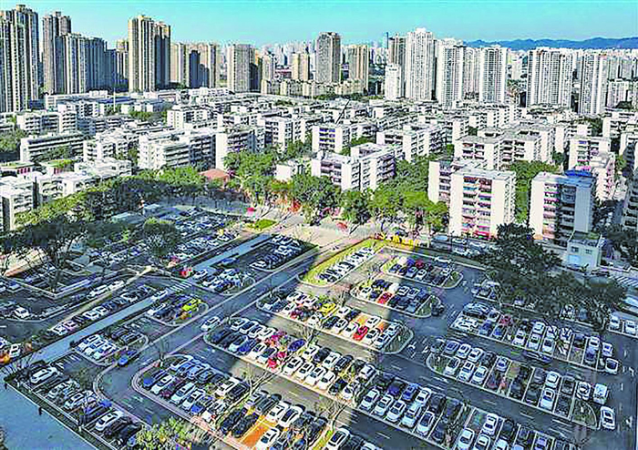     民主村的生态停车场