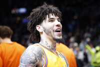 放你一马！联盟没有处罚三球 后者冲突时冲进球场但没动手