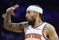 迈克·布朗：阿尔瓦拉多对我们很重要 他从很多方面点燃球队士气