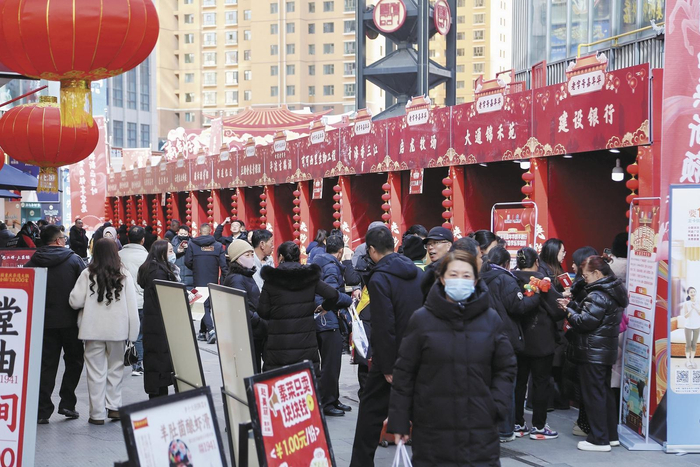 2026青海省老字号嘉年华·新春年货季暨网上年货节热闹的市集。 西宁唐道商业运营管理有限公司供图