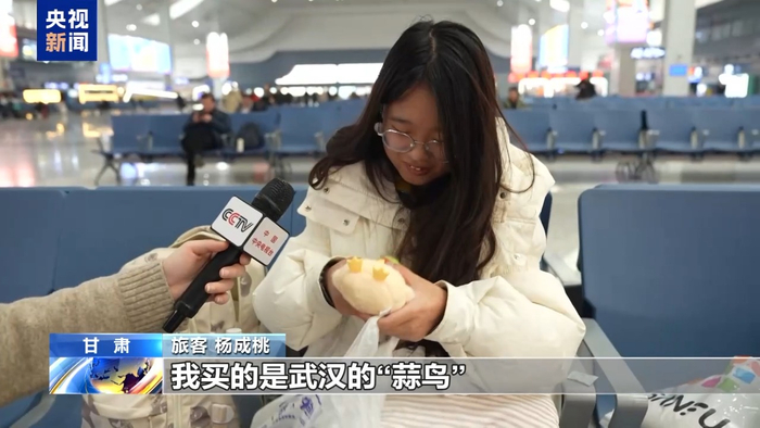 　　△旅客带纪念品回家