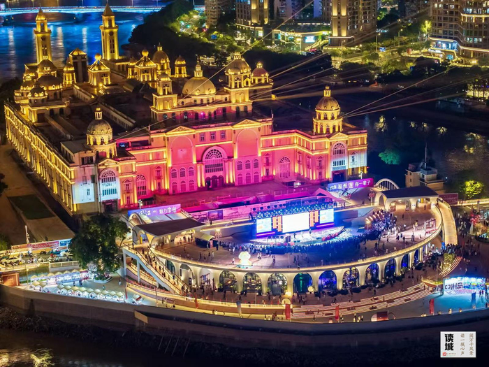 中洲岛灯光秀资料图。记者 陈暖 摄