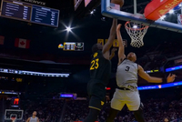 专注！追梦奋力防下文班亚马 随后长驱直入反击得手