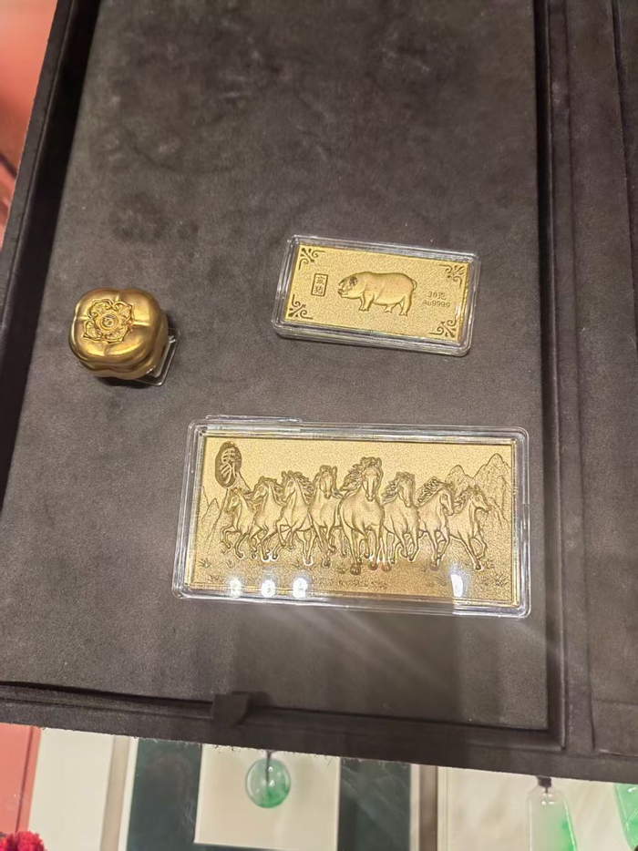 周大福金条。魏彤/摄