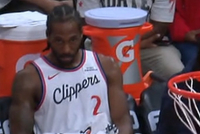 裹着毛巾！队记：伦纳德这几场一直受到右食指伤势的困扰