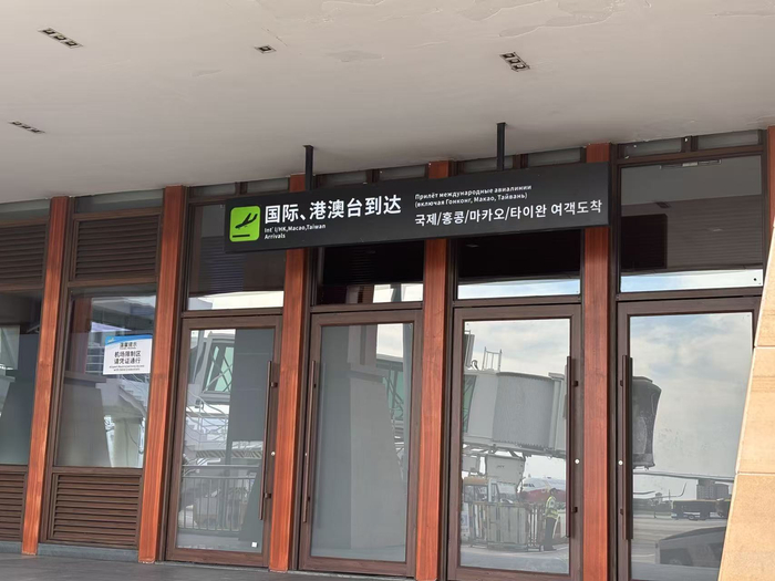 三亚机场出口处 图片来源：每经记者 舒冬妮 摄