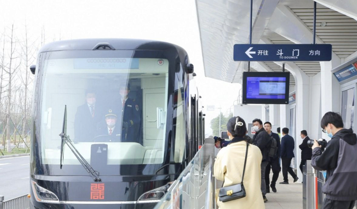 正在运行中的智轨线 图源：视频截图