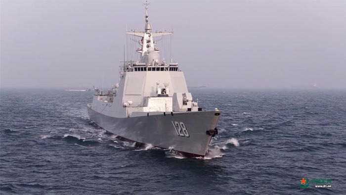 甘孜舰在海上航行。刘渊博 摄