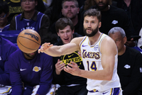 回馈老东家？克莱伯失误丢球&amp;连续犯规 表现堪称卧底