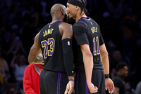 海斯：看到詹姆斯做好所有小事并保持专注时 也会激励你去这么做