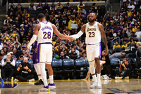 八村塁：詹姆斯突破会吸引两三甚至四人包夹 我们只需准备好接球