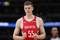 解说：杨瀚森努力的目标是哈滕 后者在火箭时也很挣扎 先做好防守