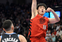 王仕鹏：杨瀚森下顺的习惯不好 这球该直接扣啊 防守人也不高