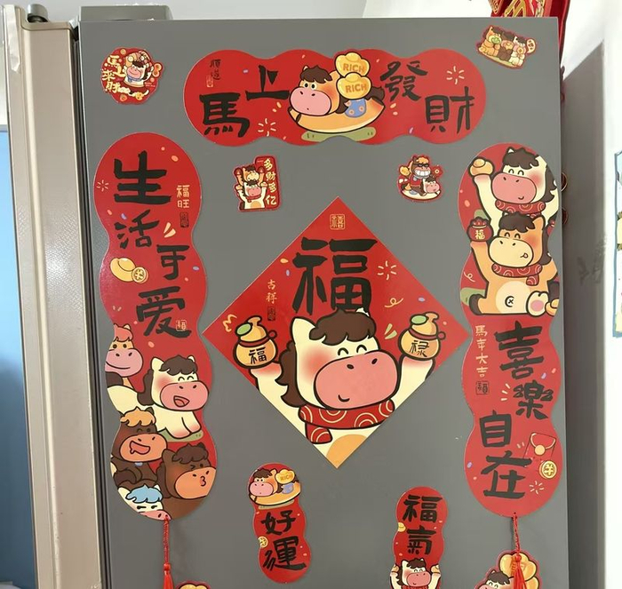 网友展示的马年创意对联。 电商平台截图