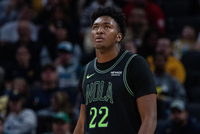 效率不高！奎因4投仅1中拿到2分5板 三分2中0