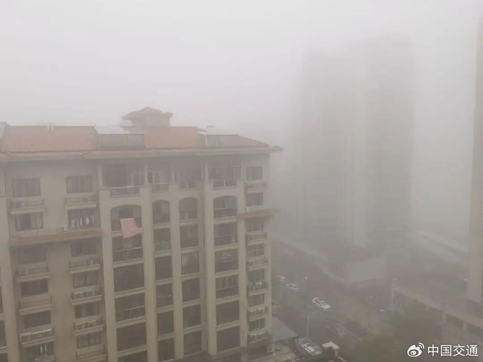 2月14日早晨，江西省鹰潭市余江区出现大雾天气。摄影：吴露萍