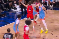 曾令旭：布泽利斯单打克林根这个脚步真漂亮 有点科比的意思