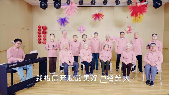 图1：大家保险《一路生花》MV视频-合唱画面