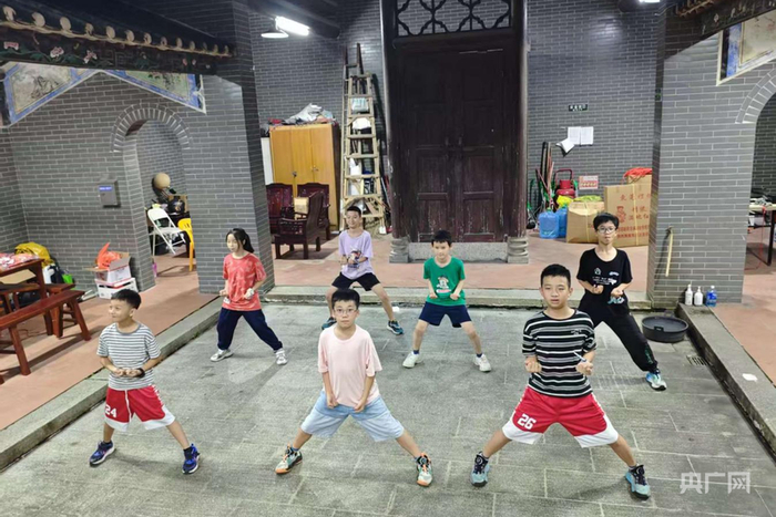 年轻队员训练中（央广网发  受访者供图）