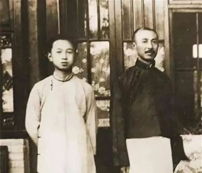 图：钱学森与父亲钱均夫