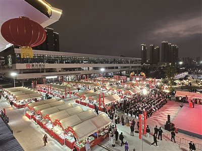 　　温州惠民大排档正式开街，同步开市的惠民市集将持续至2月15日。 蒋文广 摄