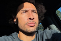 本·西蒙斯晒近期照：留了动感长发&amp;胡子小拉碴 身材依旧炸裂