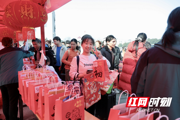 领取新春礼包。