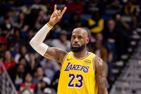 詹姆斯：总有许多乱七八糟的疗法被推荐给我 但大部分我都拒绝了