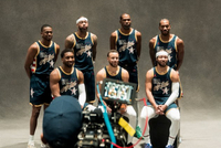 星条队大合照：库里拿球坐C位 詹姆斯和杰伦·布朗缺席