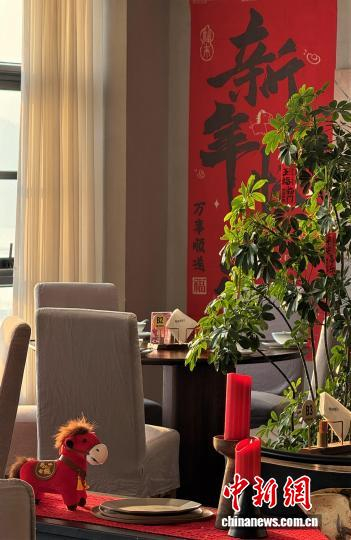 壹栖壹宿民宿内新春氛围十足。郭弘 摄