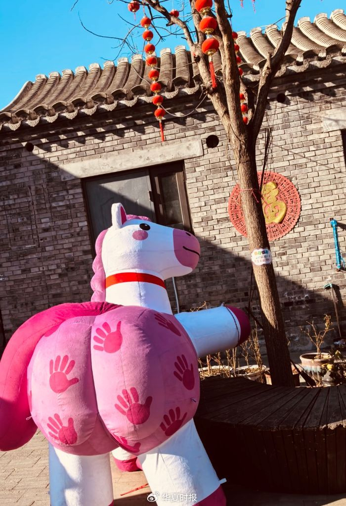 烂缦胡同马年装置。 李凯旋/摄