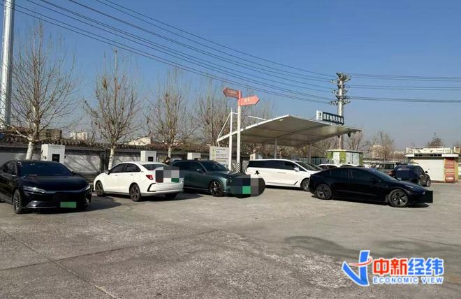 　　高速服务区充电站 中新经纬摄
