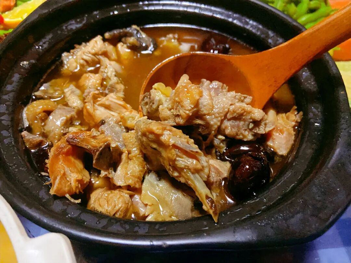 漆油鸡。图源：怒江融媒
