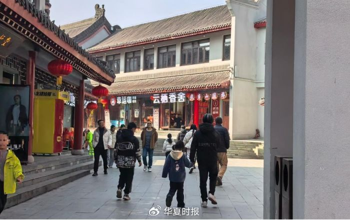 武当山景区外商业街。董红艳/摄