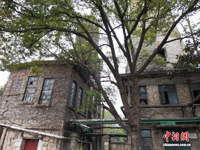 浙丝二厂的旧式水塔。阿米娜·亚森 摄
