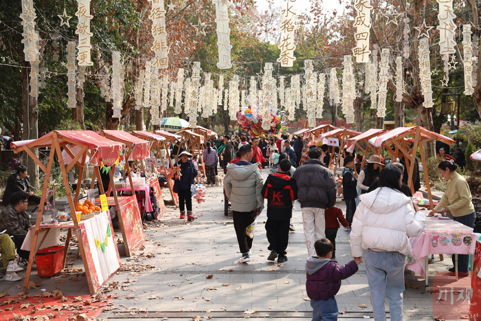 村糖会上的集市 青白江区委宣传部供图