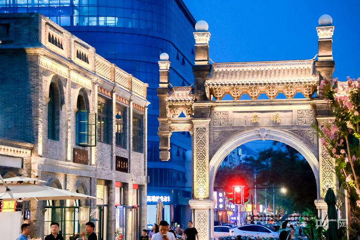 西大街夜景（央广网发  保定古城保护建设开发有限公司供图）