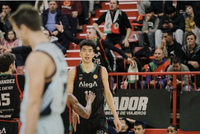 除夕夜余嘉豪借诗表达思乡之情：一年将尽夜 万里未归人