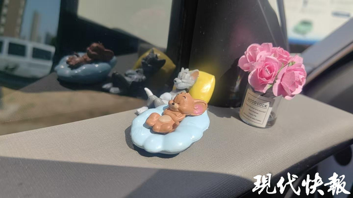 季瑛车上的小装饰
