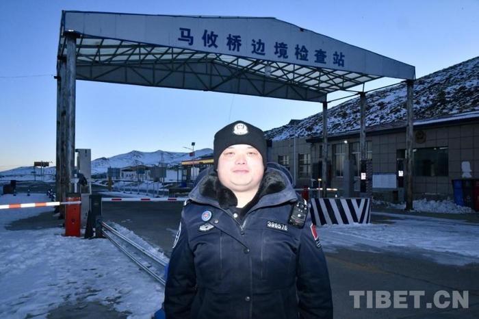 图为马攸桥边境检查站民警刘良松　摄影：赵振宇