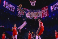 你也很积极！杰伦·布朗下顺单臂劈扣+三分+撤步中投 连砍7分！