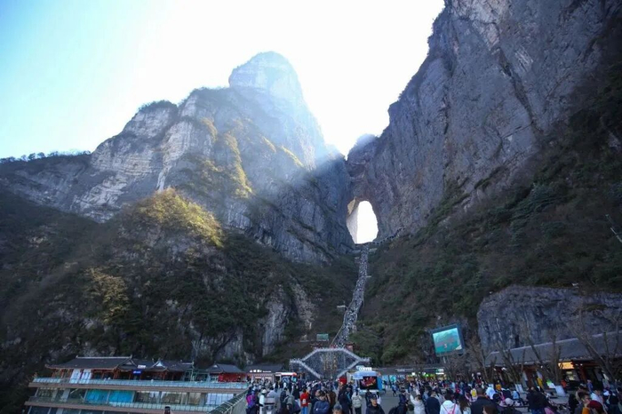张家界天门山景区迎来春节客流高峰。（来源：湖南省文旅厅） 
