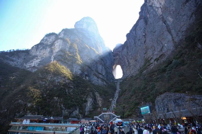 张家界天门山景区迎来春节客流高峰。（来源：湖南省文旅厅）