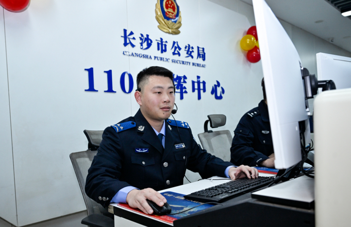 △张正凯春节期间接警。